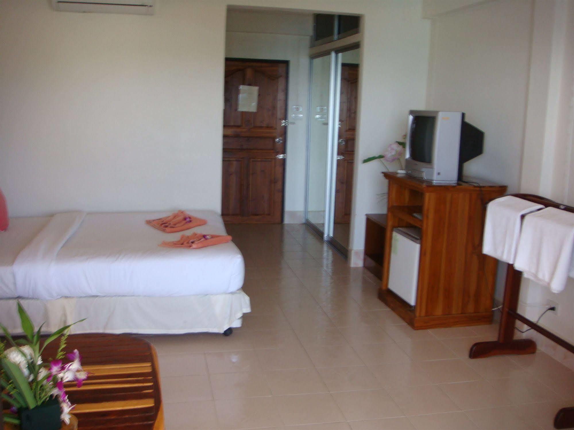 Baan Karon Hill Phuket Resort Exterior photo