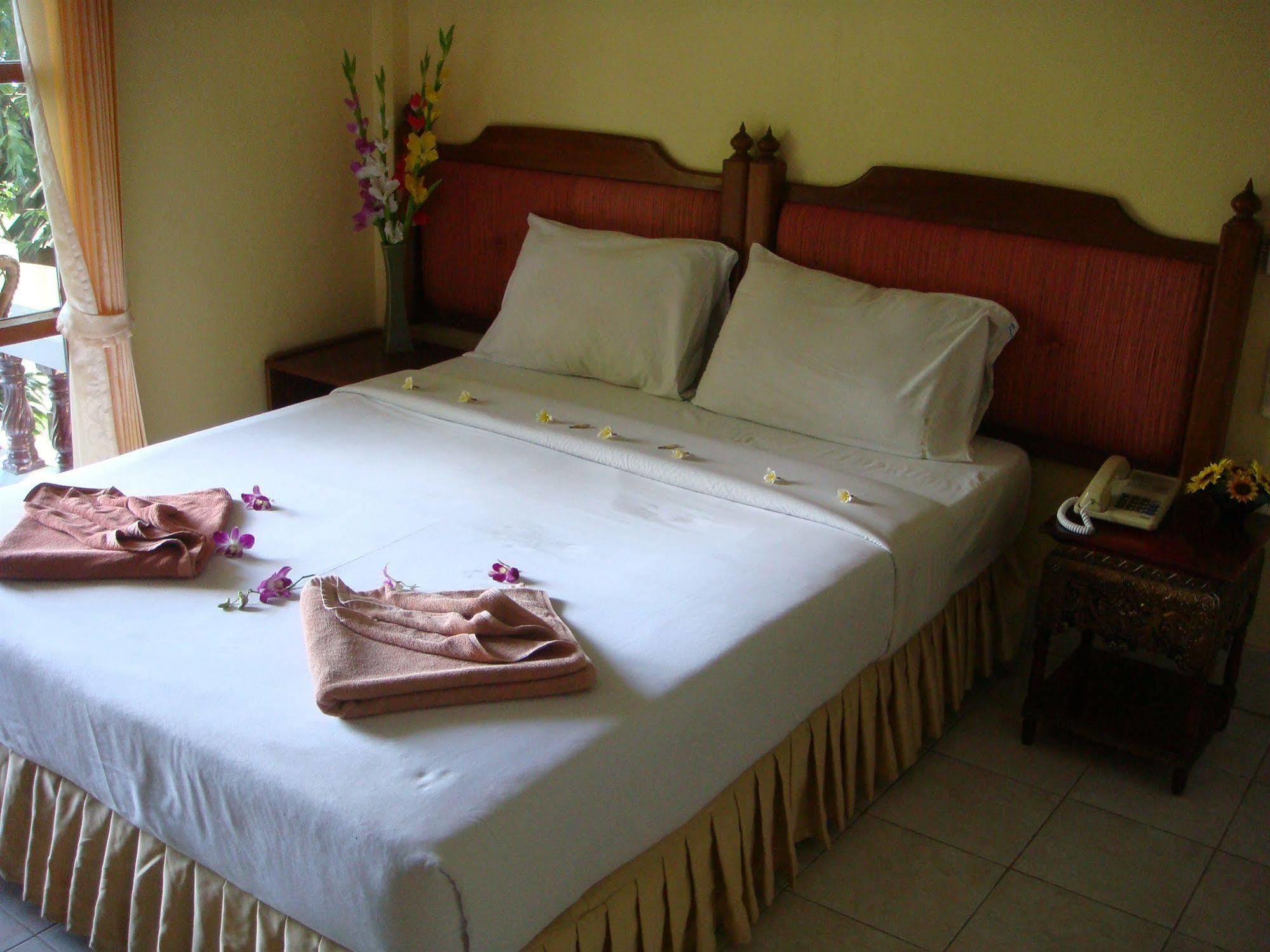Baan Karon Hill Phuket Resort Exterior photo